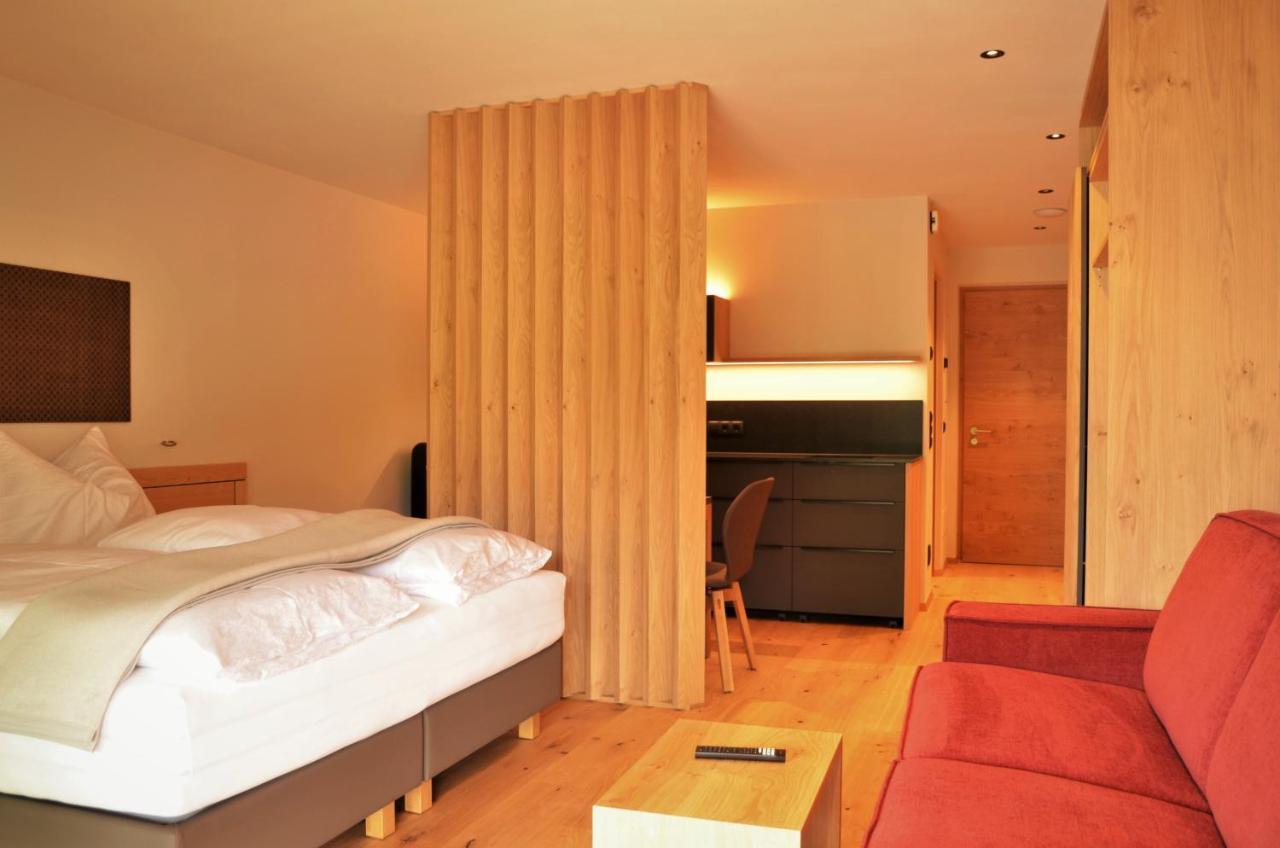 Kastelart - Karbon Aparthotel กัสเตลรอตโต ภายนอก รูปภาพ