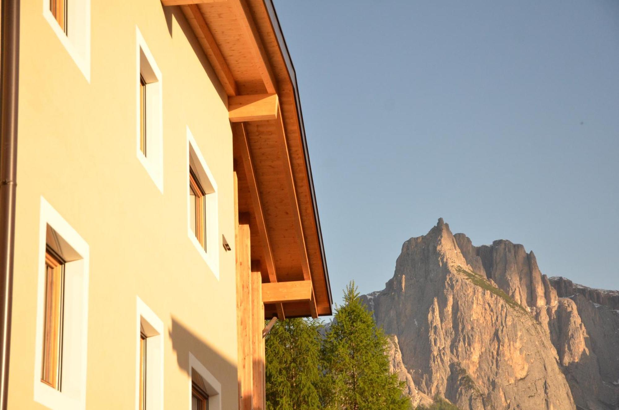 Kastelart - Karbon Aparthotel กัสเตลรอตโต ภายนอก รูปภาพ